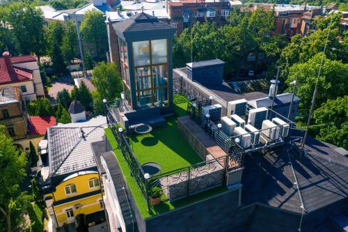 an aerial view of a house with a yard at Hotel "Mandarin Clubhouse" in Kharkiv