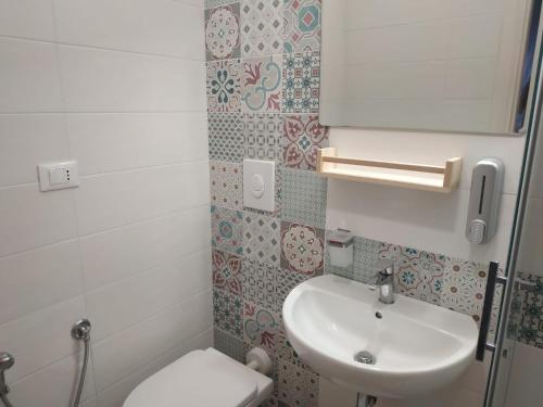 Ένα μπάνιο στο B&B HOUSE BEN