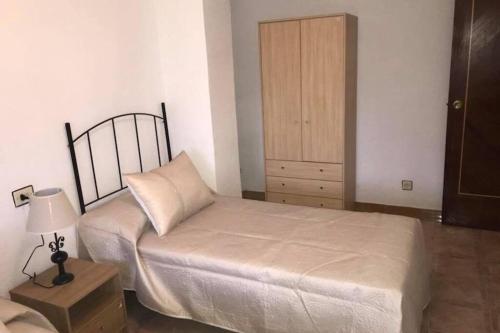 a bedroom with a bed and a wooden cabinet at Siles un espacio increíble para disfrutar in Siles