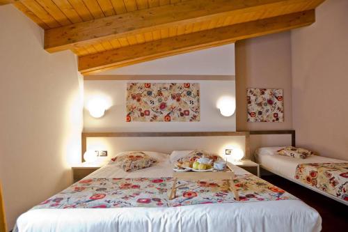 Postel nebo postele na pokoji v ubytování Hotel Lago di Como