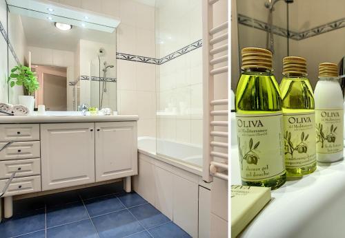 - une salle de bains avec 2 bouteilles de vin sur un comptoir dans l'établissement Nestor&Jeeves - PALAIS LIBERTE - Hyper center - Shopping area - Close sea, à Nice