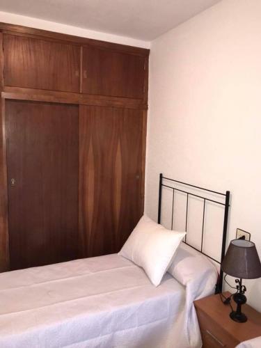 a bedroom with a bed and a wooden door at Siles un espacio increíble para disfrutar in Siles