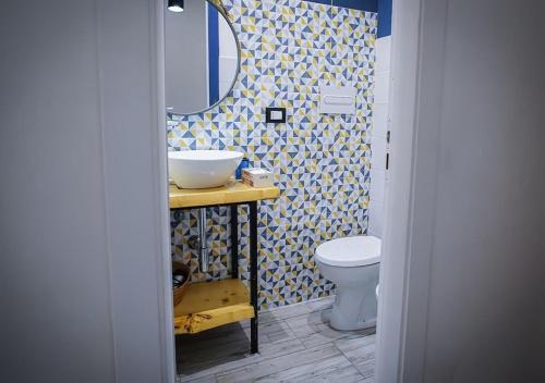 Een badkamer bij PIZZOFALCONE43
