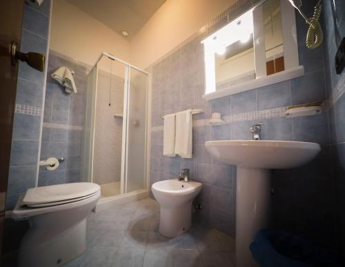 a bathroom with a toilet and a sink at Hotel Angelino in Ischia