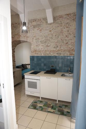 a kitchen with a sink and a counter top at LA RAJA in Scilla