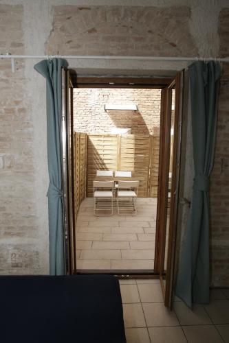 an open door to a patio with tables and chairs at LA RAJA in Scilla