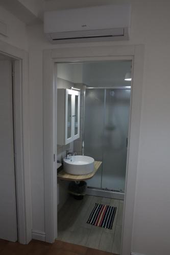 a bathroom with a sink and a glass shower at LA RAJA in Scilla