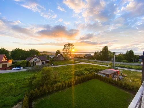 a sunset view of a yard with a garden at Pod Czwórką in Rewa