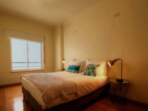 Ein Bett oder Betten in einem Zimmer der Unterkunft Balcony with view, private garage, an elevator