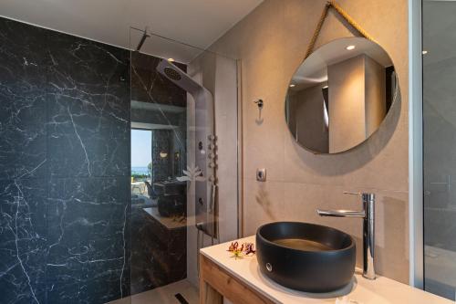Phòng tắm tại Hotel Kathrin Beach