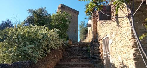 a set of stairs leading up to a building at Les volets rouges in Châteauneuf-du-Pape