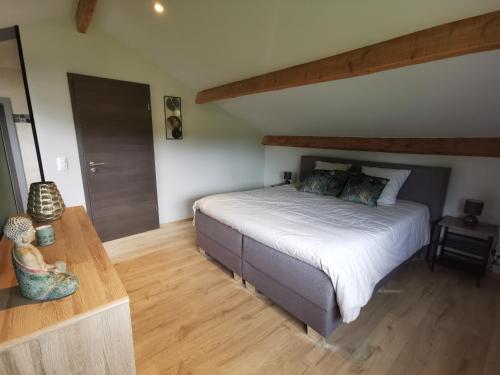 A bed or beds in a room at Les Suites de Meiz