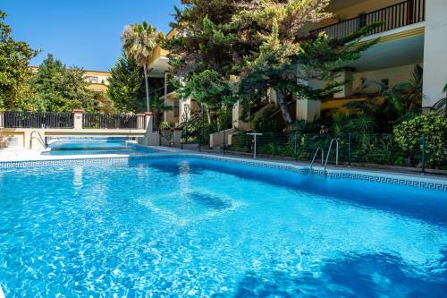 QUEEN MARBELLA - Romana Playa, Marbella – Bijgewerkte prijzen ...