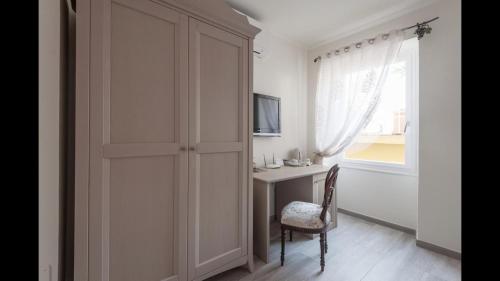 a room with a desk and a chair next to a window at La Linea D'Acqua in Manarola