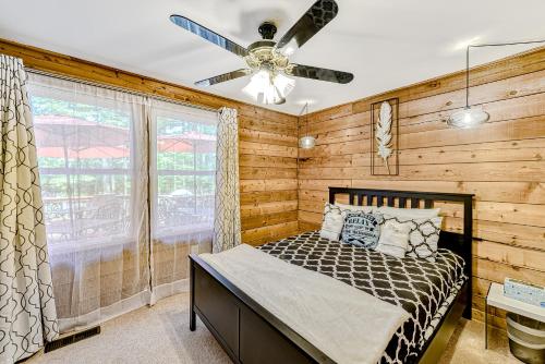 Gallery image of Patel's Cozy Cabin in Glenora