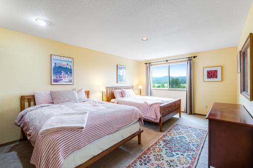 a bedroom with two beds and a window at Valley Green in Enumclaw