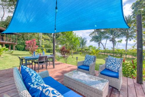 Oasis Bluff Beachにある庭