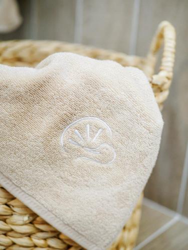 a wicker basket with a towel on it at Malom és Kacsa Boutique Hotel in Tata
