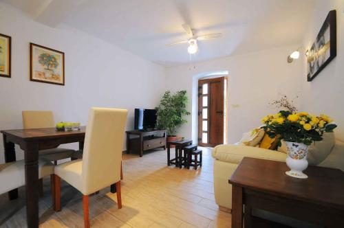 One-Bedroom House in Labin I