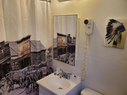 Kylpyhuone majoituspaikassa Brad's Desert Inn