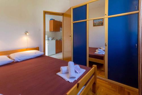 Posteľ alebo postele v izbe v ubytovaní One-Bedroom Apartment in Crikvenica LXXIX