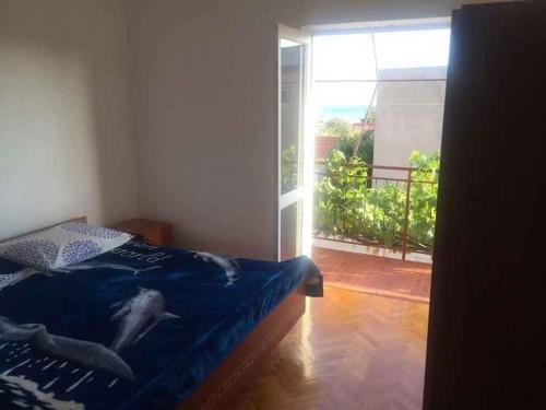 Postel nebo postele na pokoji v ubytování Apartment in Starigrad-Paklenica 6806