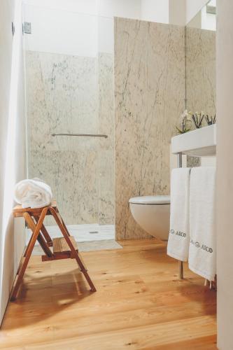 a bathroom with a tub and a sink and a toilet at Casa do Arco by Douro Exclusive in São Cristóvão do Douro