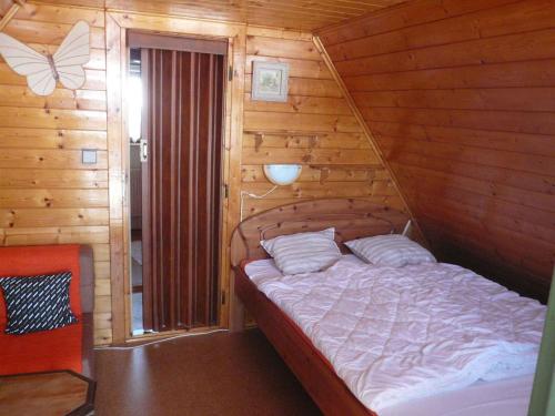 Кровать или кровати в номере Holiday home Marianska/Erzgebirge 1668