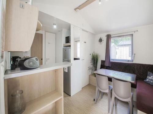Η κουζίνα ή μικρή κουζίνα στο Mobile Home in Saint Jean near Sea Beach
