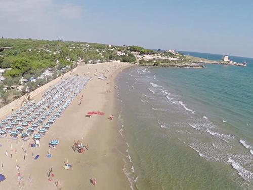 an overhead view of a beach with people and umbrellas at Appartamenti La Villa Peschici in Peschici