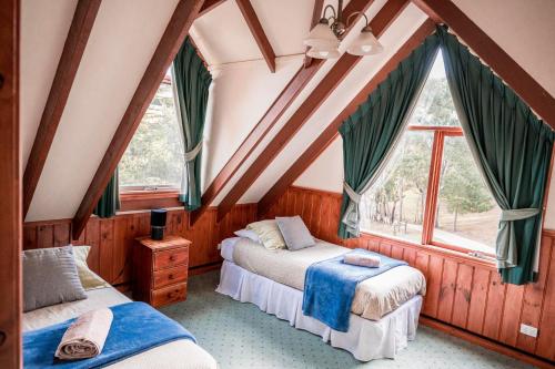 Säng eller sängar i ett rum på Bells Estate Great Ocean Road Cottages