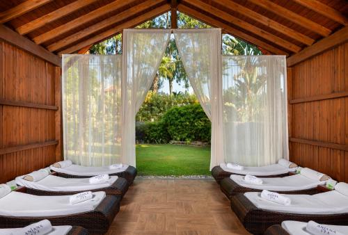 Κήπος έξω από το Rixos Premium Tekirova - The Land of Legends Access