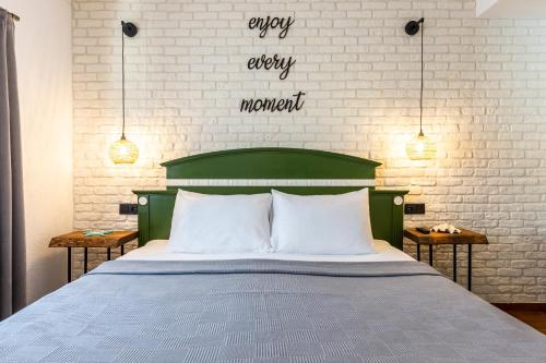 Een bed of bedden in een kamer bij The Poyz Hotel Bodrum
