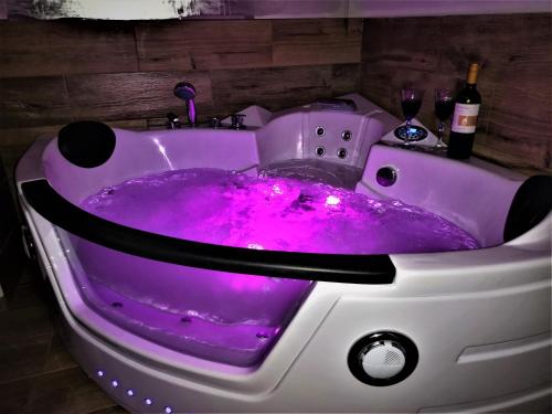 Romantic Jacuzzi Apartment, Krakow, Poland