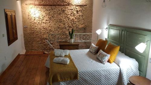 a bedroom with a bed with towels on it at La Casita de Papel Alhama de Granada in Alhama de Granada