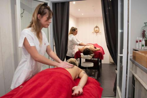 Clients de l'établissement Hôtel Restaurant & Spa Plaisir