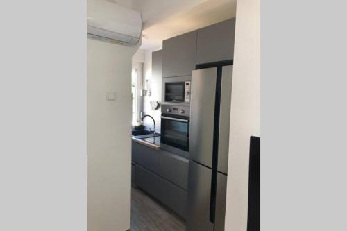 Dapur atau dapur kecil di APARTMAN BONBON
