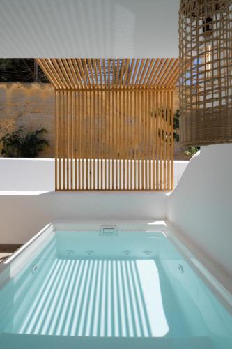 Piscine de l'établissement Allegro Suites Oia ou située à proximité