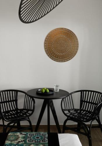 Coin salon dans l'établissement Allegro Suites Oia