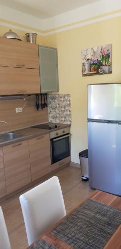 a kitchen with a refrigerator and a stove at Villa Persik in Utjeha