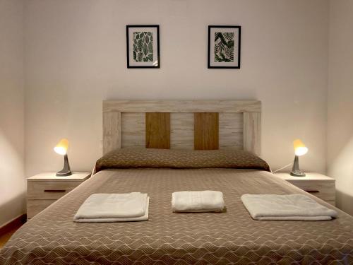 En eller flere senge i et værelse på Apartamentos "EL BARCO"
