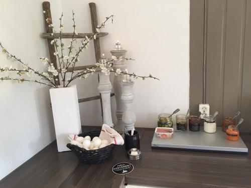 a table with a basket of eggs and two white vases at Marsfjäll Mountain Lodge Vandrarhem i Saxnäs in Saxnäs