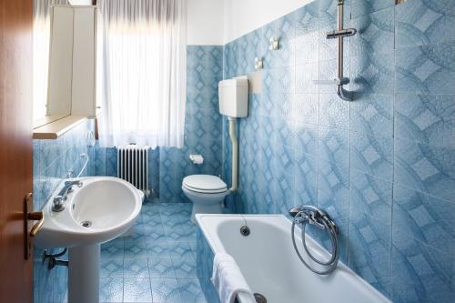 Ένα μπάνιο στο Appartamento Calmo 2DX