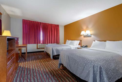 a hotel room with two beds and a television at Econo Lodge Lakeview in Marquette