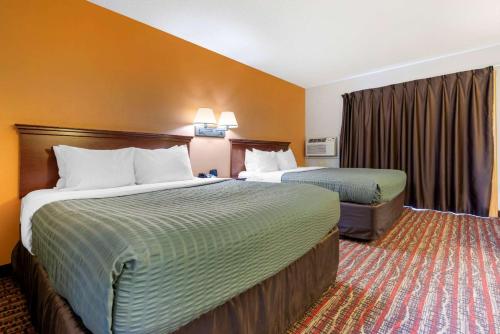 a hotel room with two beds and a window at Econo Lodge Lakeview in Marquette