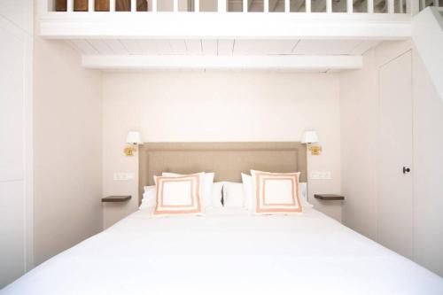 G12 Trendy and Comfy bright loft meters from Bullring and Trianas bridge, Galera street