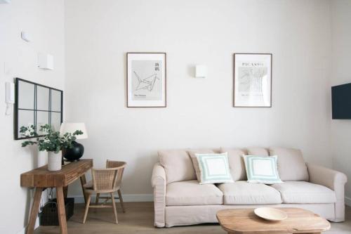 G12 Trendy and Comfy bright loft meters from Bullring and Trianas bridge, Galera street