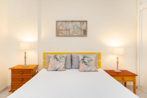 Ένα ή περισσότερα κρεβάτια σε δωμάτιο στο Rocha Seaside by Encantos do Algarve - 406