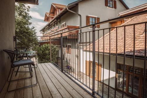 a balcony with a chair and a table on a building at Weinhotel Maitz Wolfgang in Ratsch an der Weinstraße