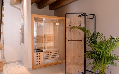 a shower with a glass door in a bathroom at Villa Zanino in Veliko Grablje